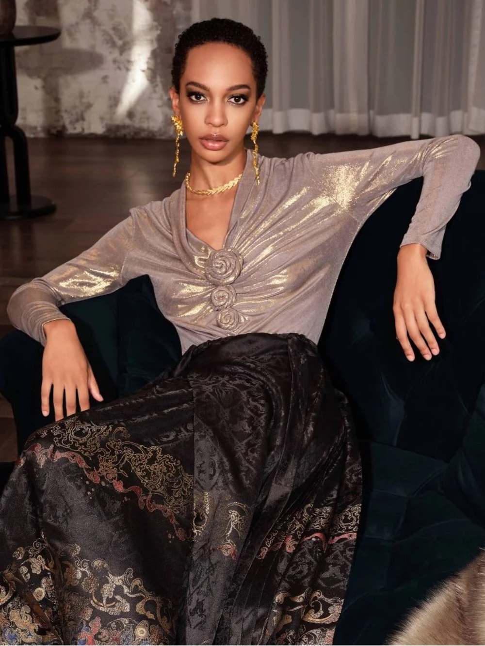 Rich Radi Q’S Elegant Rose Pleated V-neck Top - Picture 3 of 9